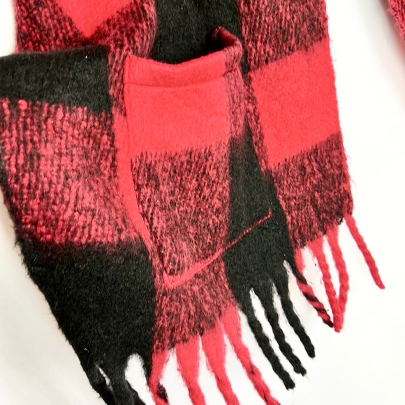 🧣🖤Red & Black Plaid Super Soft Cozy Big Pockets Scarf Shawl Wrap w/Fringe - Picture 6 of 7